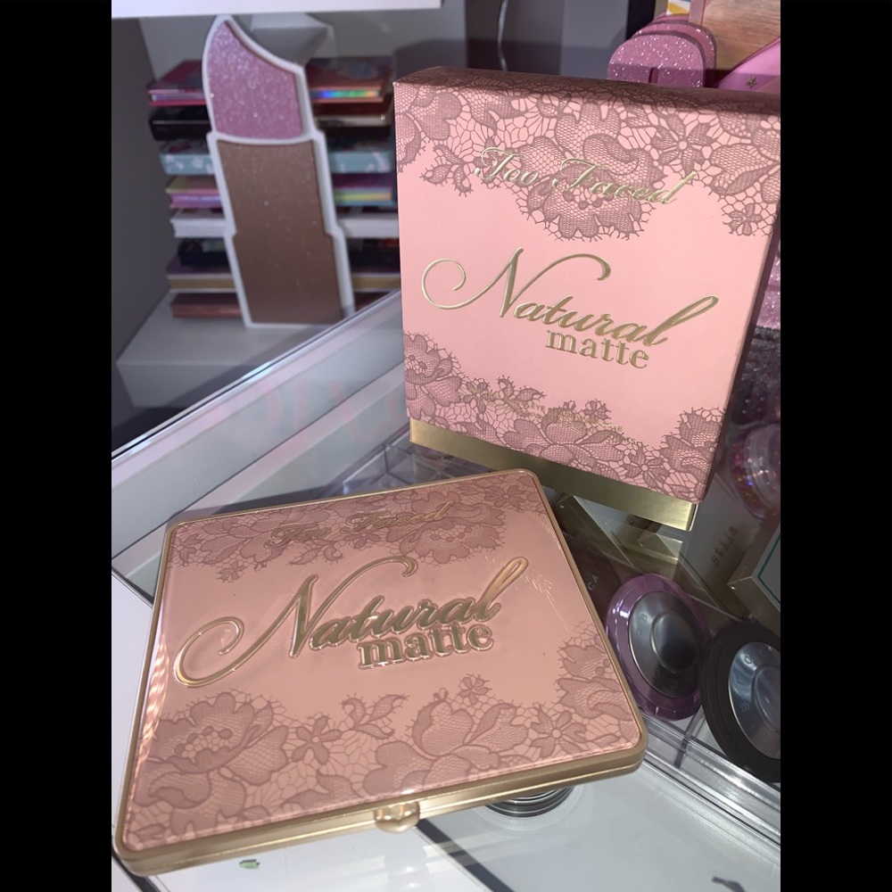 Matte , neutral eyes shadow palette